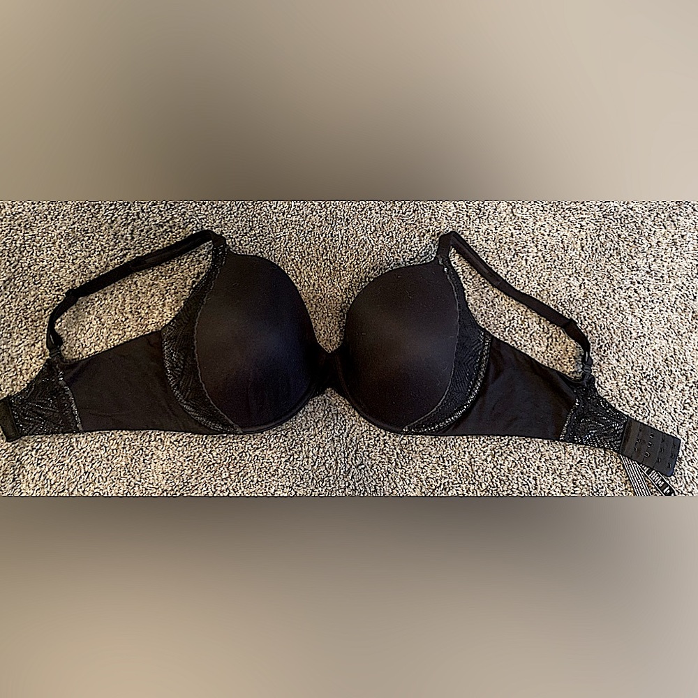 ✨LIKE NEW VICTORIA SECRET Body By Victoria Bra✨💗 36DDD